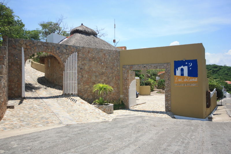 Villas & Resort Luz De Luna Santa Cruz Huatulco Bagian luar foto