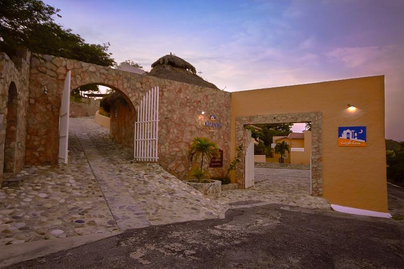 Villas & Resort Luz De Luna Santa Cruz Huatulco Bagian luar foto